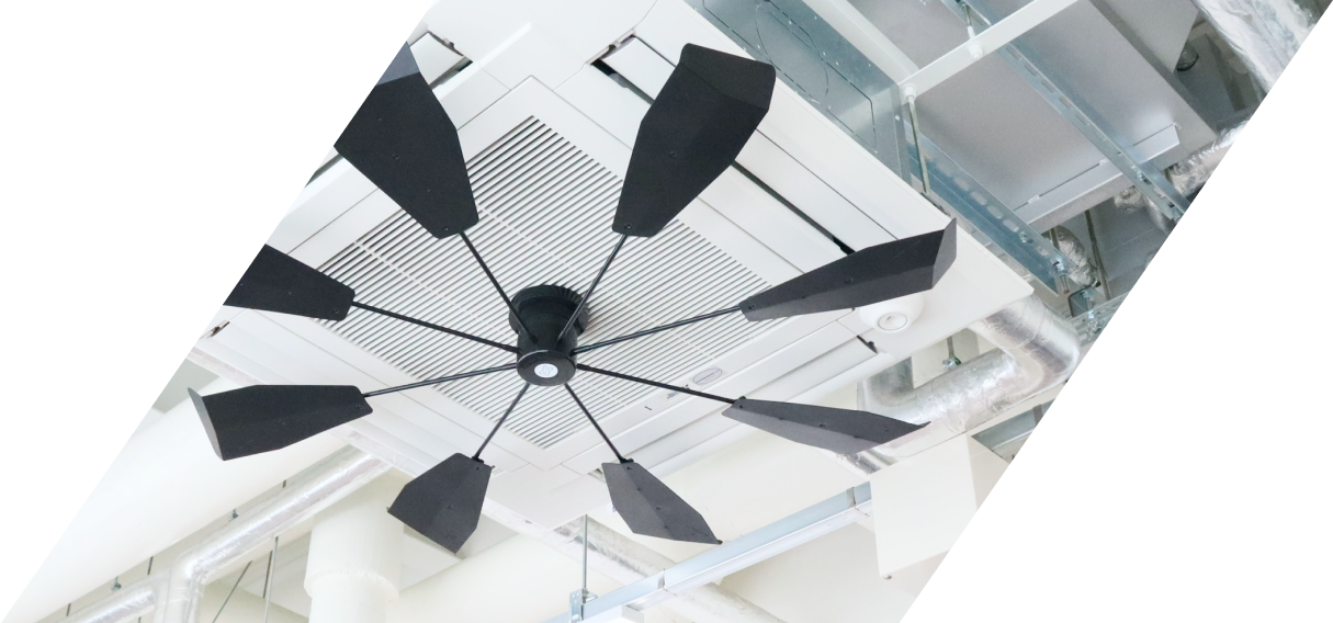 写真：オフィス内に設置されたハイブリッドファン